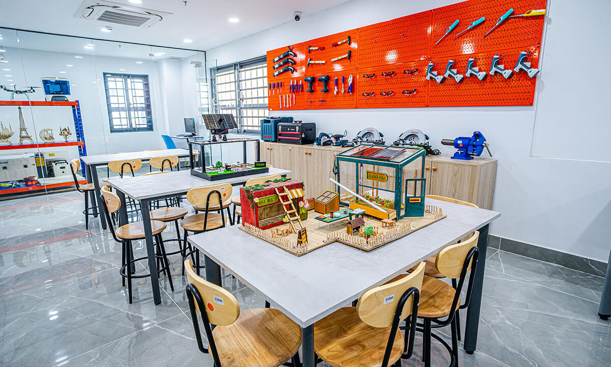 phong-thuc-hanh-che-tao-fablab-siss-1